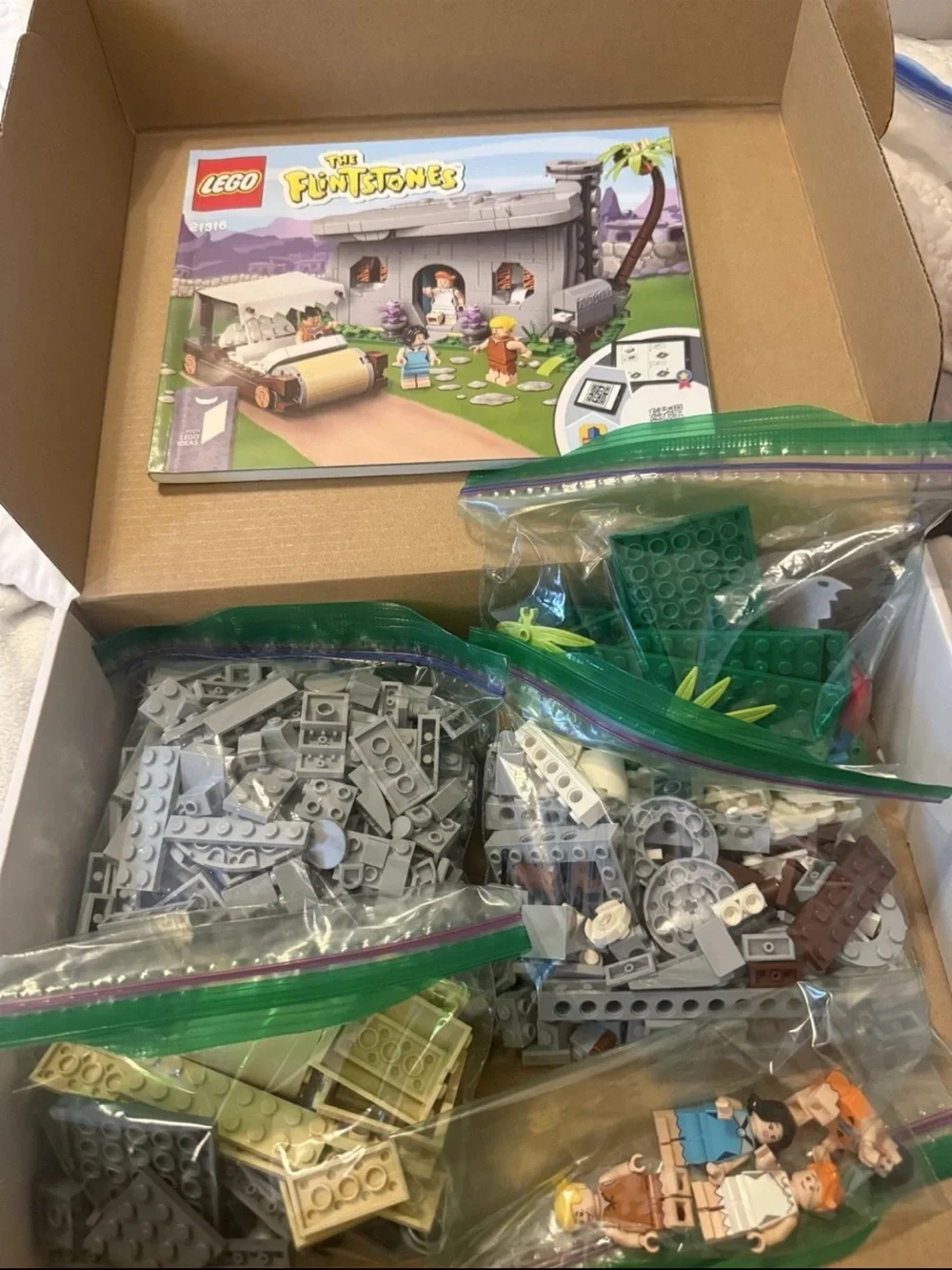 LEGO Ideas RETIRED: The Flintstones (21316) COMPLETE w Manual And Original Box
